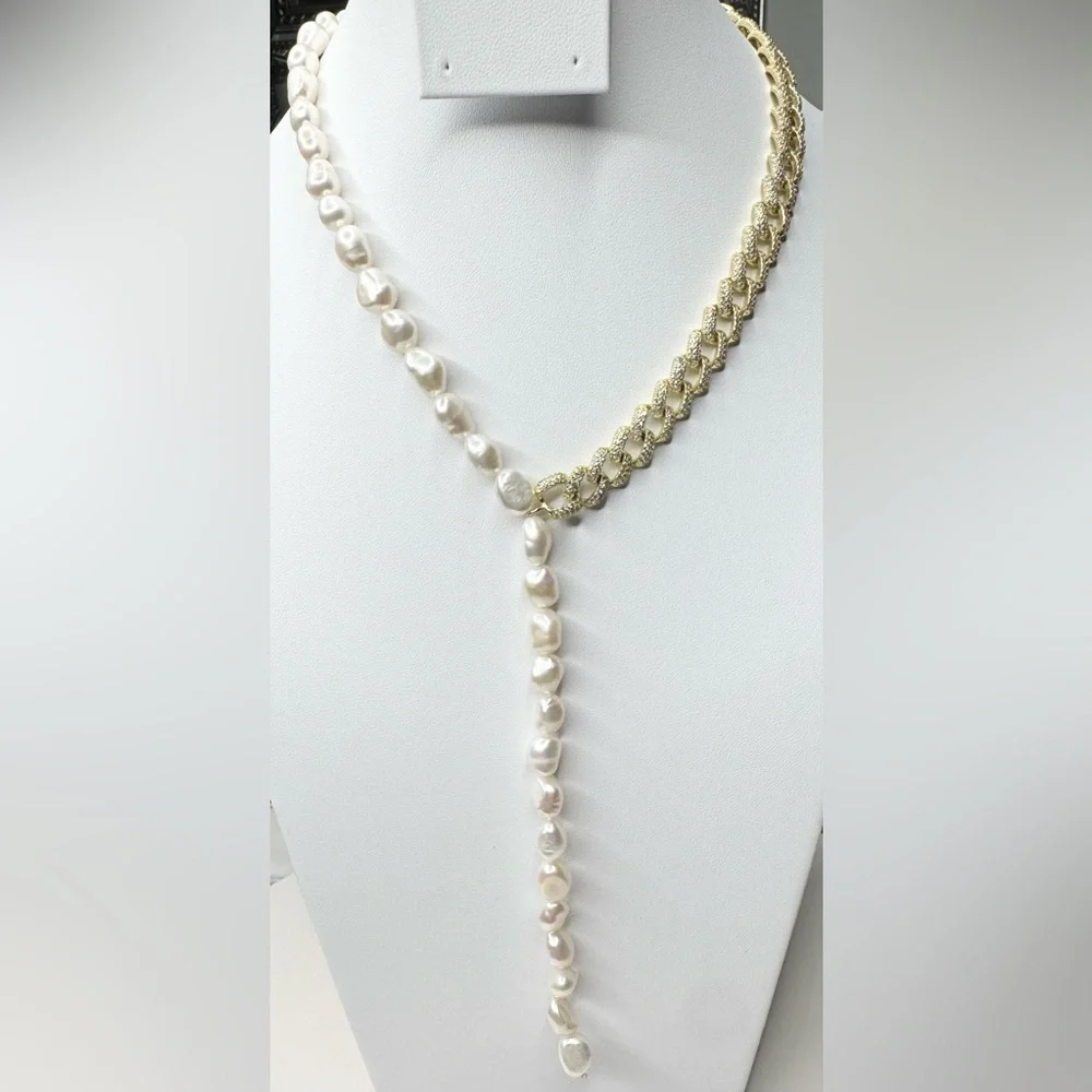 Elegant Pearl and 18K Gold Chain  Wedding Black Tie